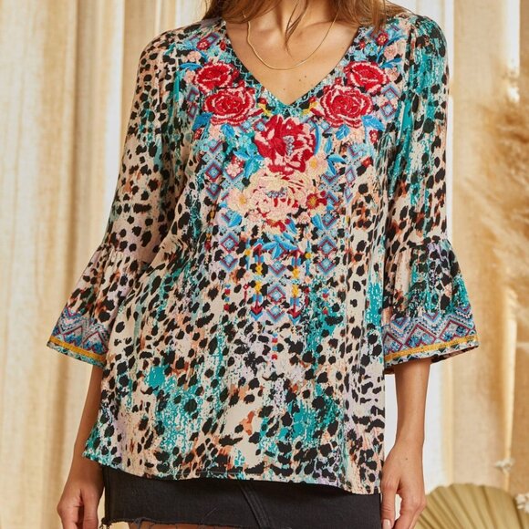 NWT - Savanna Jane Printed Bell Sleeve top w/ v-neckline and relaxed bodice - S - Picture 1 of 2